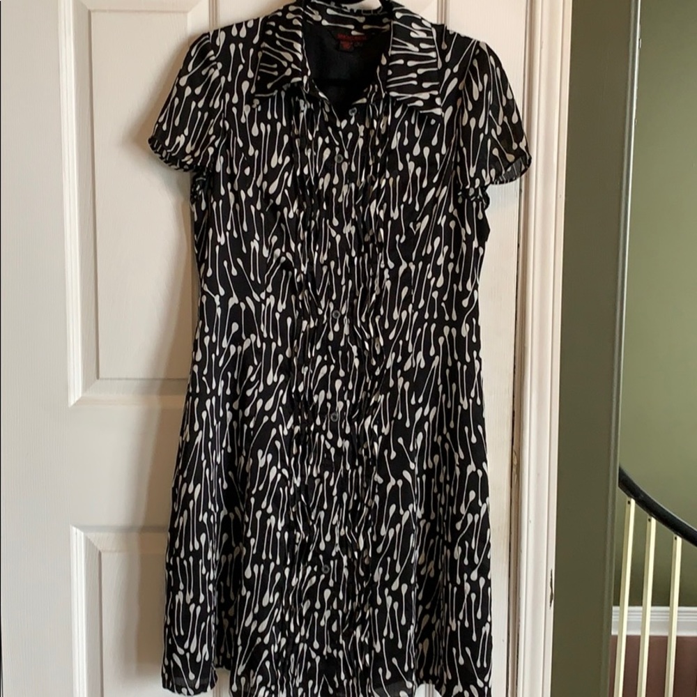 Simon Chang black and white shift dress
